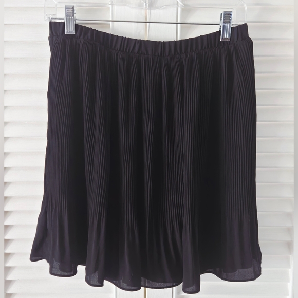 BB Dakota Black Pleated Mini Skirt Size M NWT - Picture 8 of 10